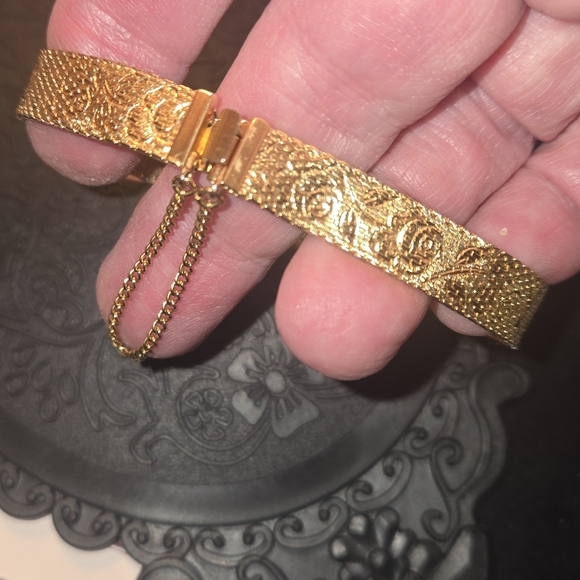 Vintage Monet Retro mesh bangle bracelet gold tone - Picture 5 of 9